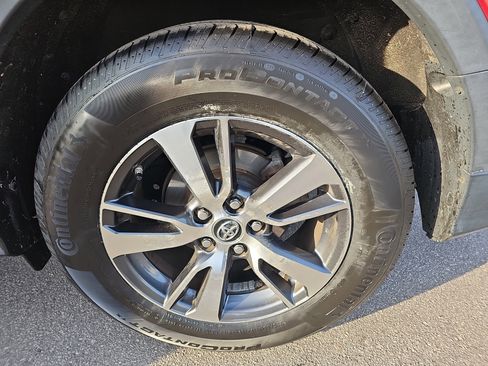 Used 2018 Toyota RAV4 XLE image 35