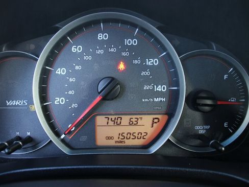 Used 2012 Toyota Yaris L image 7