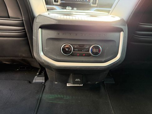 Used 2025 Ford Expedition Platinum AWD/4WD image 11