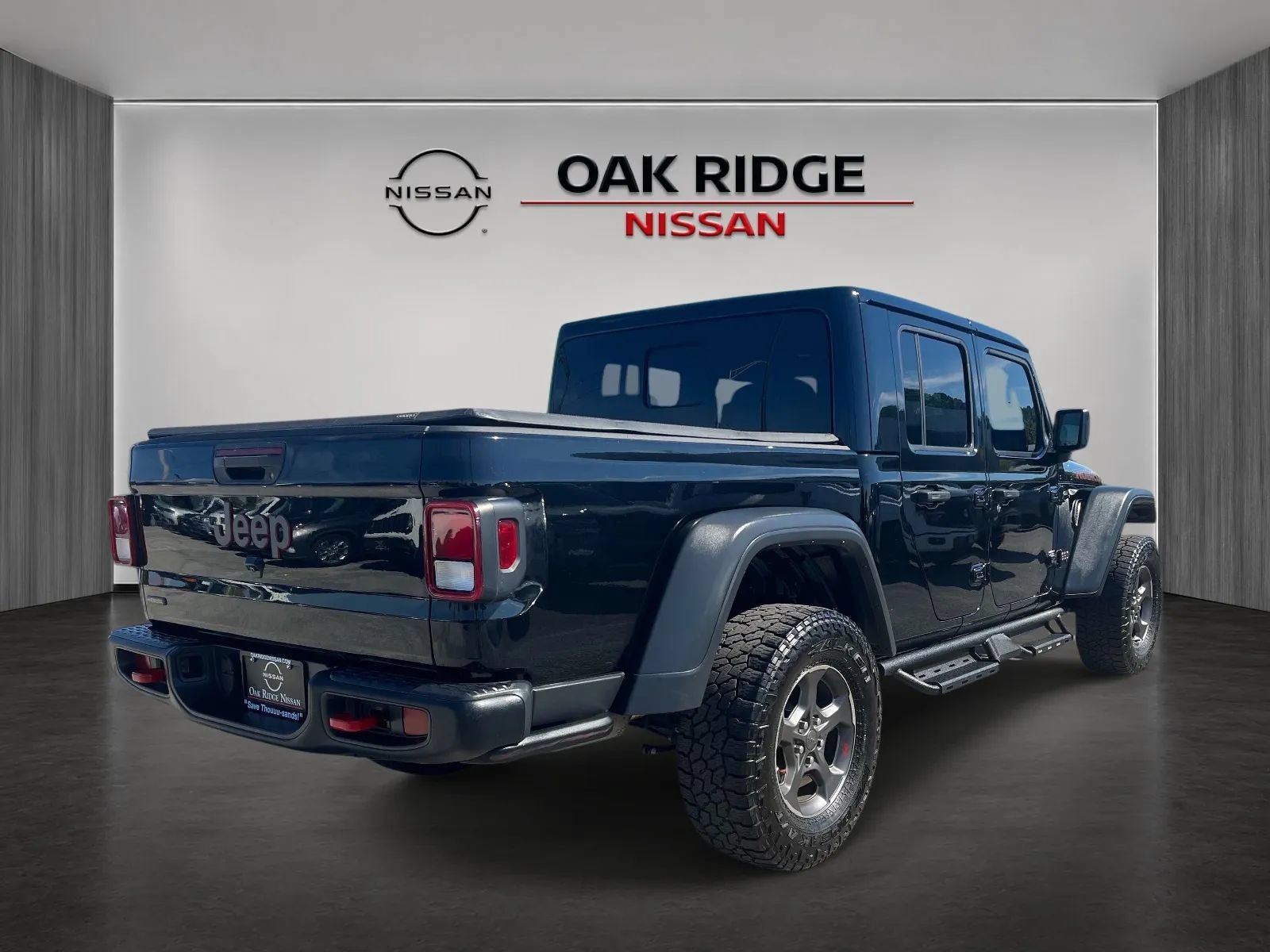 Used 2023 Jeep Gladiator Rubicon AWD/4WD image 3