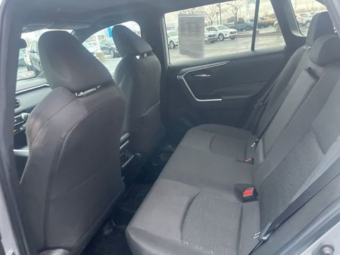 Used 2022 Toyota RAV4 SE image 15