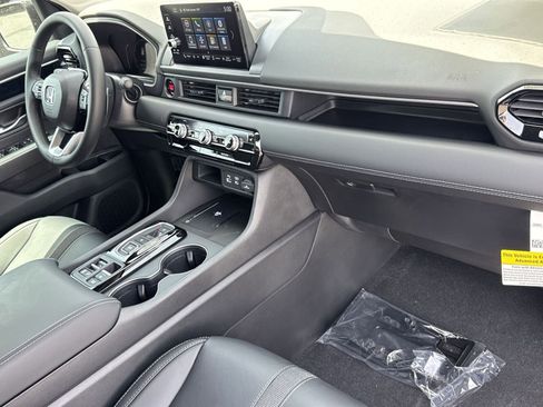 New 2025 Honda Pilot EX-L image 5