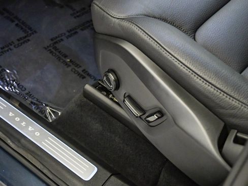 Certified 2025 Volvo XC90 B6 Ultra image 23