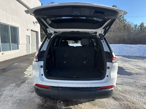 Used 2023 Jeep Grand Cherokee L Laredo image 5