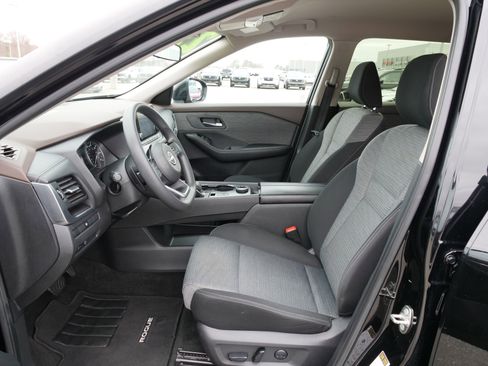 Used 2023 Nissan Rogue SV image 16