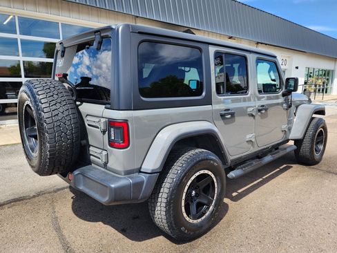 Used 2019 Jeep Wrangler Unlimited Sahara AWD/4WD image 7