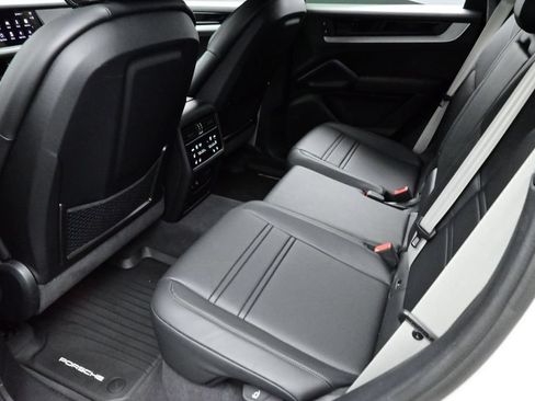 Certified 2025 Porsche Cayenne S AWD/4WD image 15