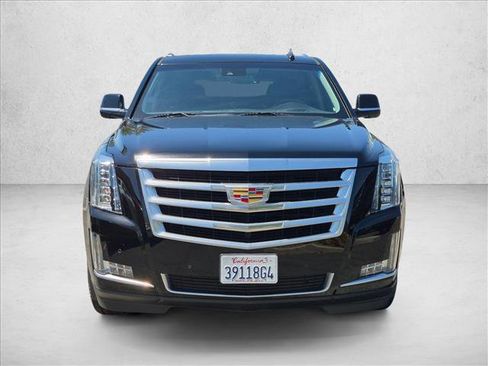 Used 2019 Cadillac Escalade Luxury AWD/4WD image 2