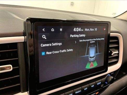 Used 2024 Hyundai Venue Limited image 34