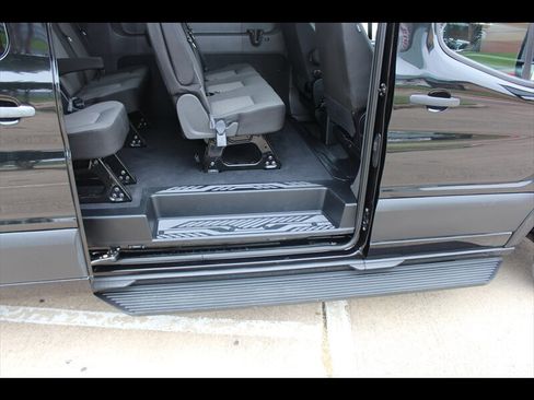 Used 2024 Ford Transit 350 XLT RWD image 17