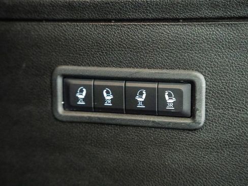 Used 2024 Jeep Wagoneer Series III AWD/4WD image 12