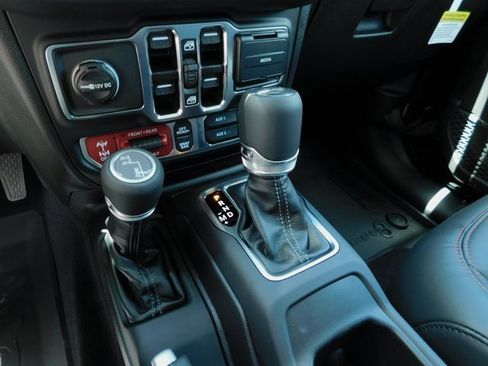 New 2025 Jeep Wrangler Unlimited Rubicon w/ Steel Bumper Group image 27