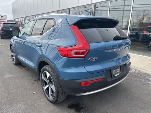 Certified 2025 Volvo XC40 B5 Plus AWD/4WD image 3