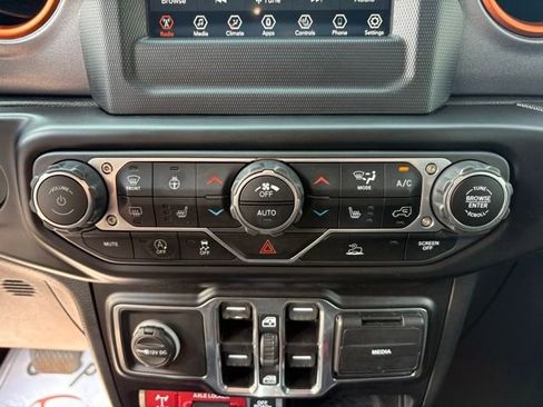 Used 2021 Jeep Gladiator Mojave w/ Cold Weather Group image 21