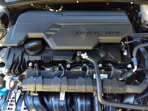 Used 2025 Hyundai Elantra SE FWD image 30