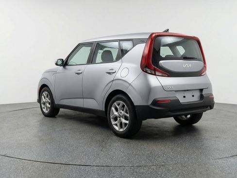 Used 2025 Kia Soul LX w/ LX Technology Package FWD image 6