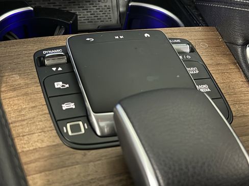 Used 2025 Mercedes-Benz GLE 450e 4MATIC image 29