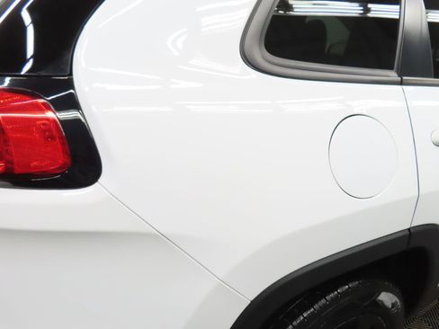 Used 2018 Jeep Cherokee Limited w/ High Altitude Package image 34