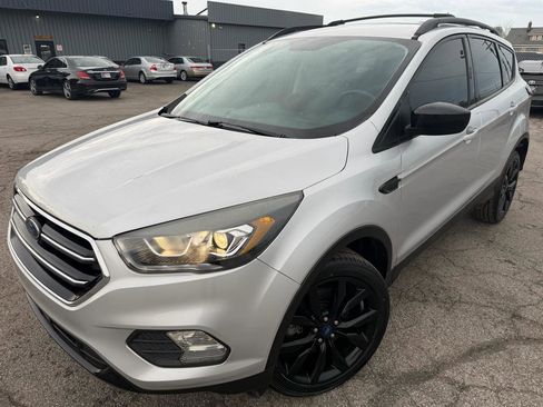 Used 2017 Ford Escape SE w/ SE Sport Appearance Package AWD/4WD image 2