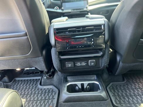 Used 2024 Jeep Wagoneer Series II w/ Convenience Group I AWD/4WD image 35