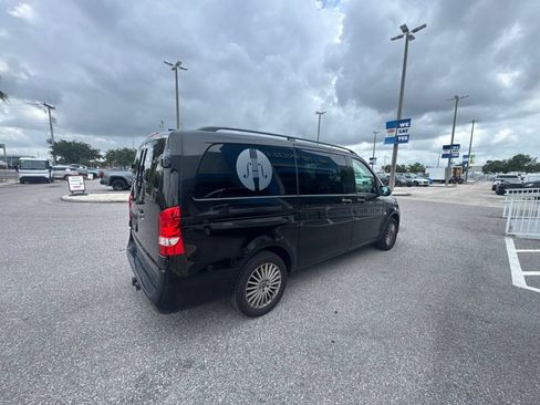 Used 2018 Mercedes-Benz Metris Passenger image 4