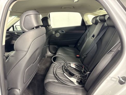 Used 2024 Genesis G80 image 21