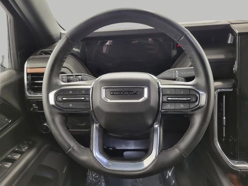 Used 2025 GMC Yukon XL Denali AWD/4WD image 4