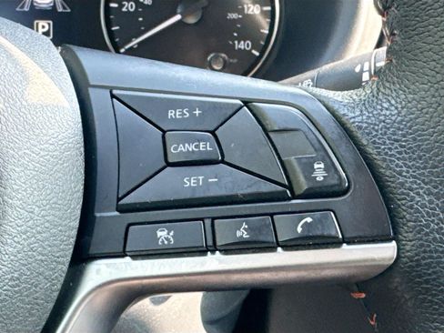 Used 2023 Nissan Kicks SR w/ SR Premium Package FWD image 11