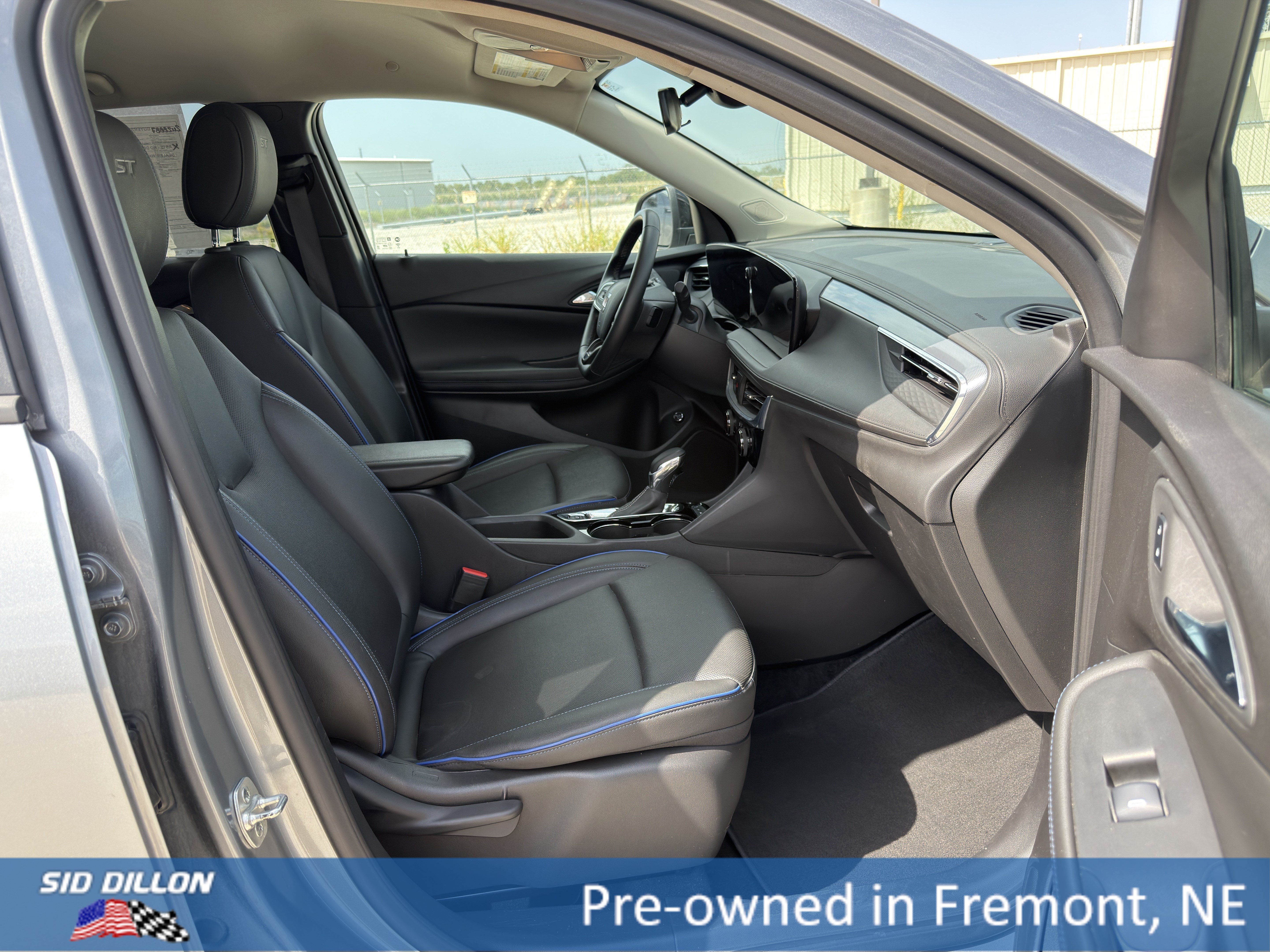 Certified 2025 Buick Encore GX Sport Touring w/ Advanced Technology Package AWD/4WD image 12