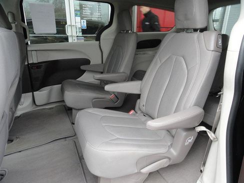 Used 2020 Chrysler Voyager LX w/ Cold Weather Group FWD image 11