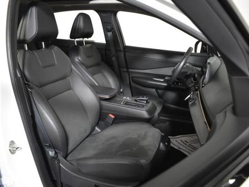 Used 2024 Nissan Ariya AWD image 38