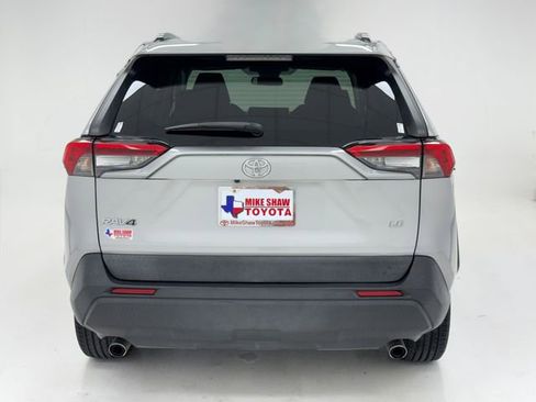 Used 2020 Toyota RAV4 LE FWD image 39