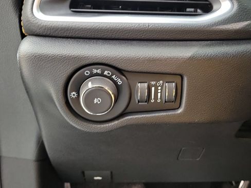 Used 2022 Chrysler Pacifica Pinnacle FWD image 13