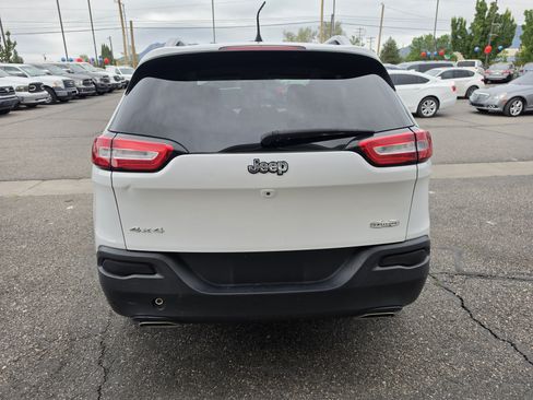 Used 2018 Jeep Cherokee Latitude AWD/4WD image 6