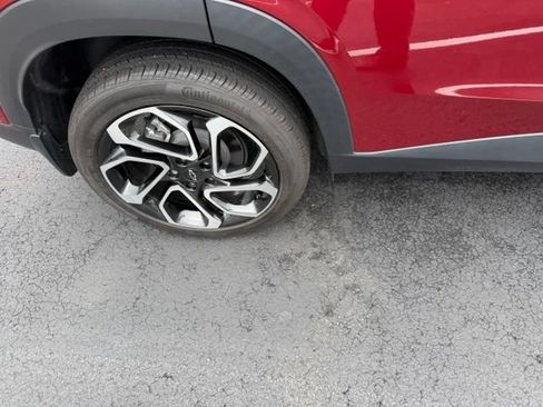 Used 2024 Chevrolet Trax RS w/ Sunroof Package FWD image 4