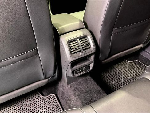 Used 2020 Volkswagen Tiguan SE R-Line image 10