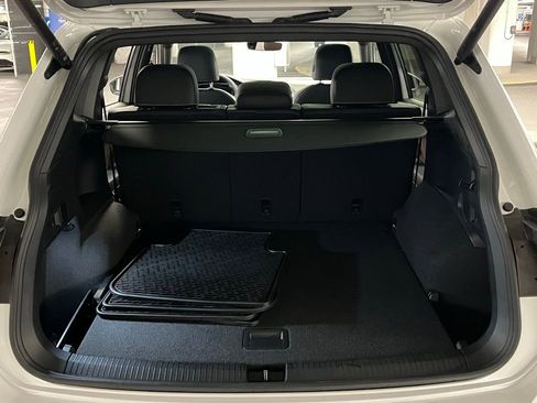 Certified 2024 Volkswagen Tiguan SEL R-Line image 37