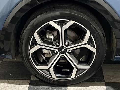 Used 2024 Kia Niro EX Touring FWD image 15