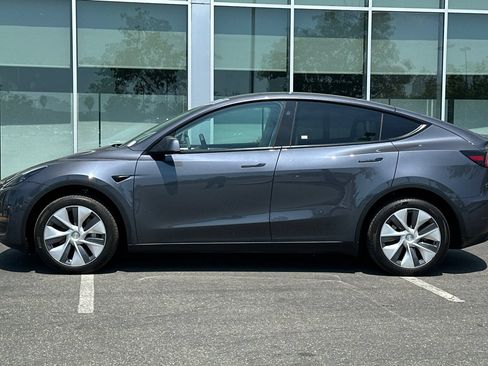 Used 2024 Tesla Model Y Long Range AWD/4WD image 7