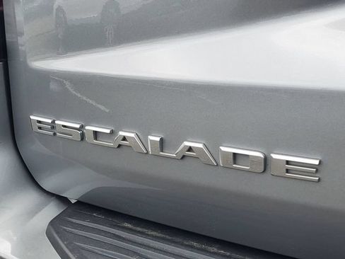 Used 2024 Cadillac Escalade Premium Luxury AWD/4WD image 7