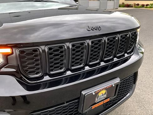 Used 2023 Jeep Grand Cherokee Altitude AWD/4WD image 33