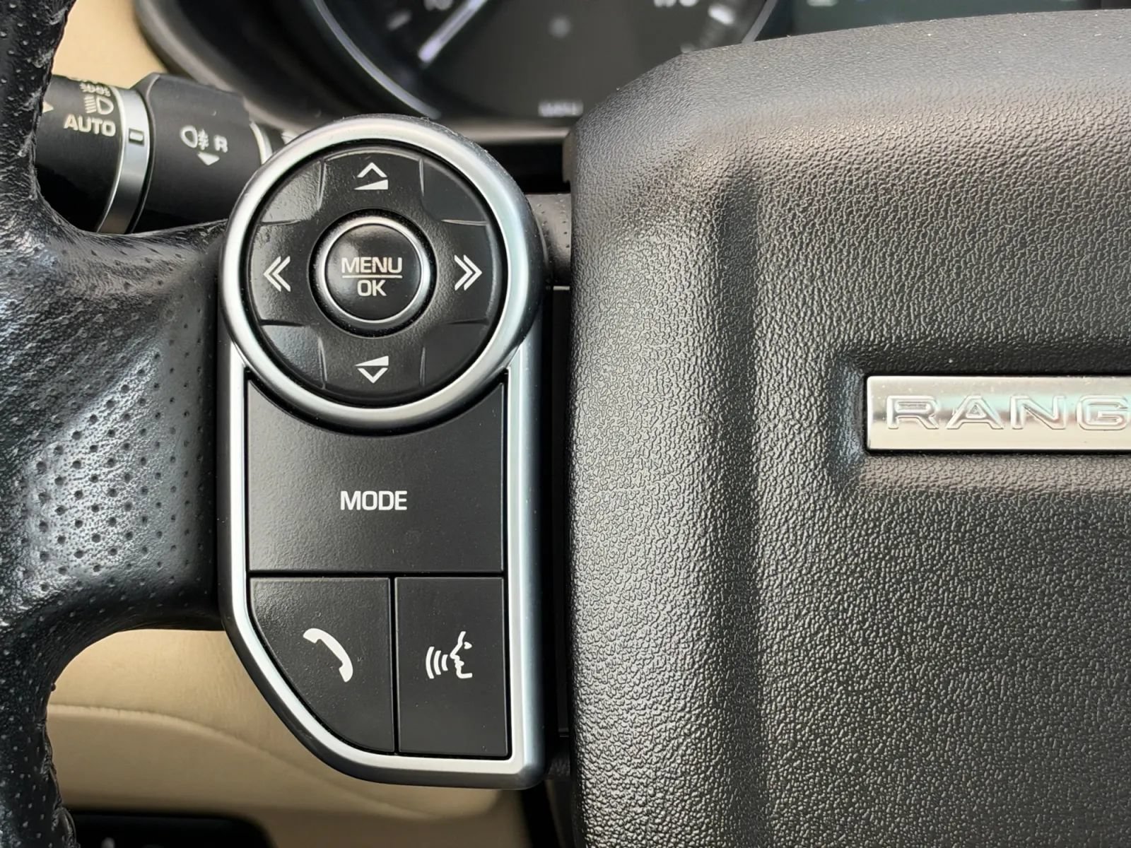 Used 2017 Land Rover Range Rover Sport SE AWD/4WD image 28