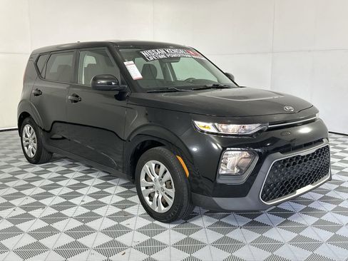 Used 2020 Kia Soul LX image 2