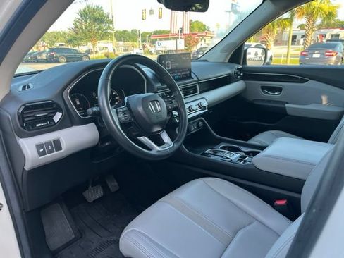 Used 2025 Honda Pilot Touring image 6