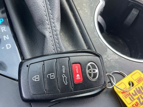 Used 2024 Toyota Highlander LE image 12