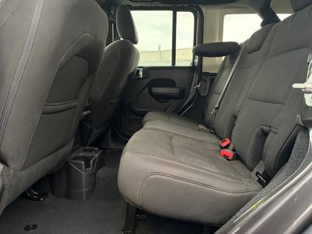 Used 2018 Jeep Wrangler Unlimited Sport S AWD/4WD image 17