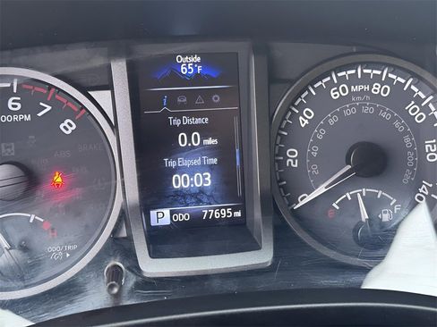 Used 2022 Toyota Tacoma TRD Off-Road image 19