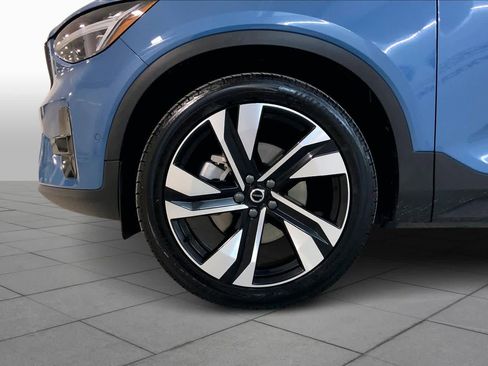 Used 2023 Volvo XC40 B5 Ultimate w/ Protection Package Premier image 11