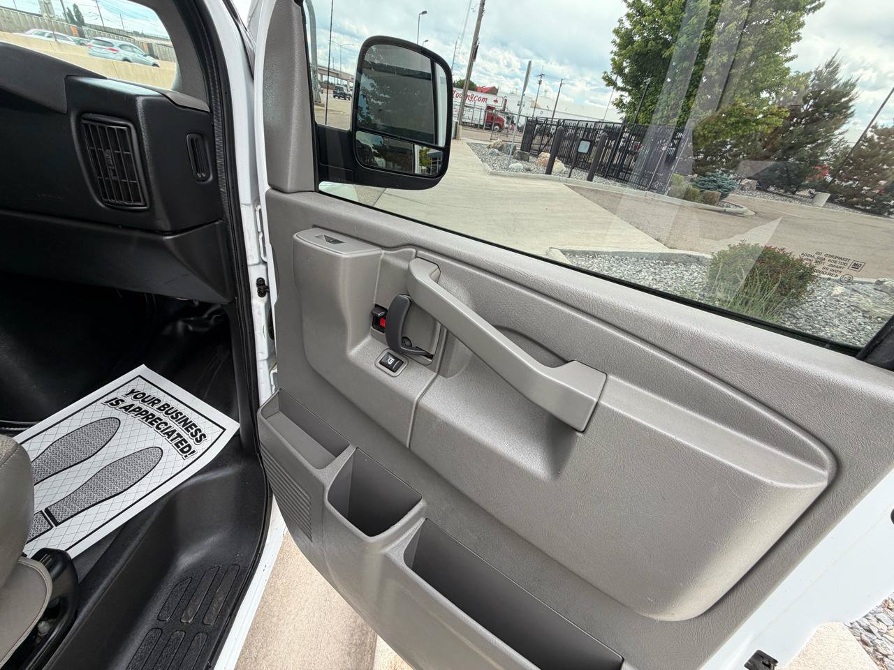 Used 2019 Chevrolet Express 3500 w/ Power Convenience Package RWD image 17