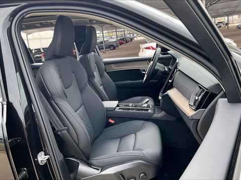 Used 2025 Volvo XC90 B6 Plus AWD/4WD image 9